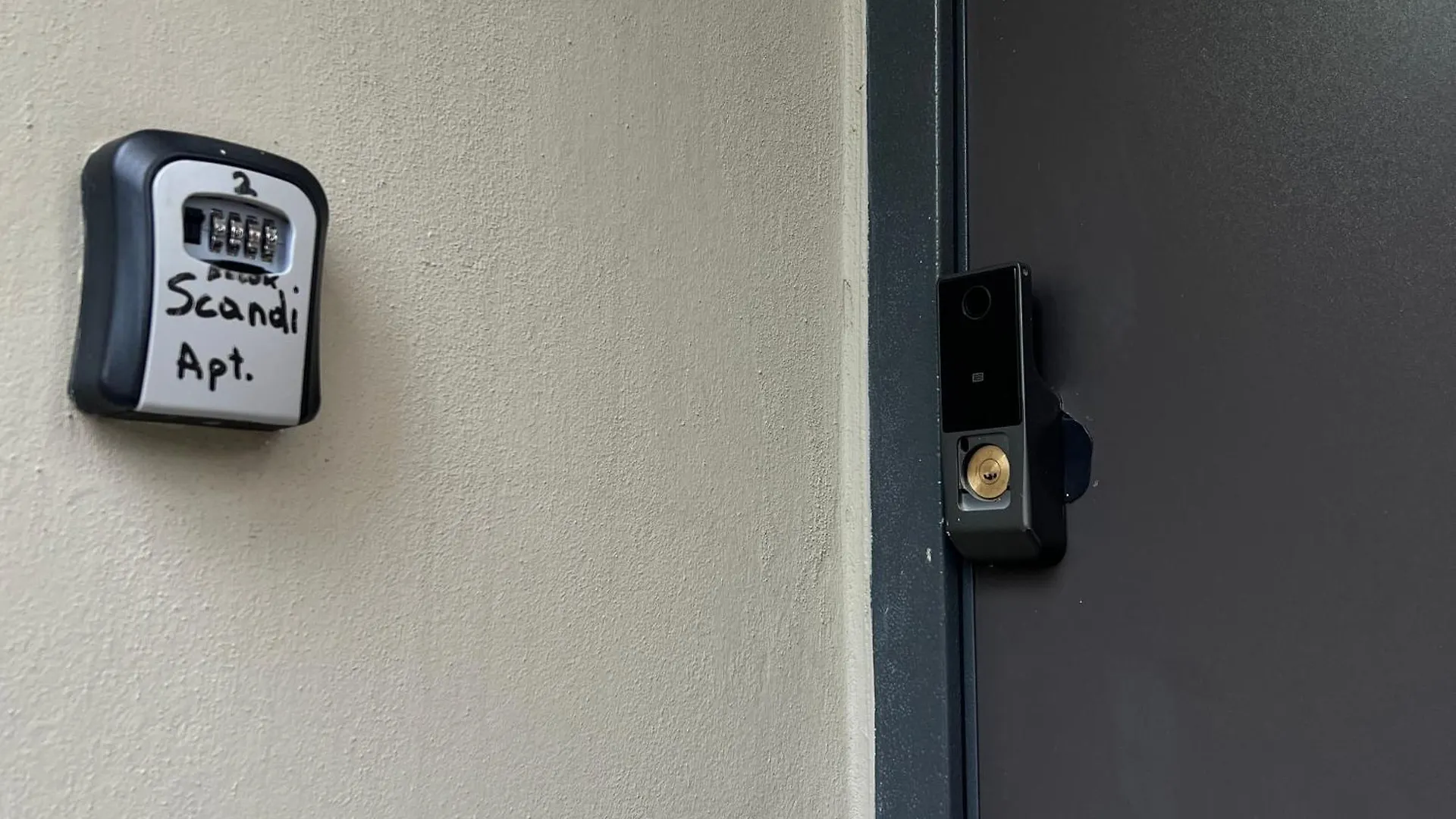Bllok Scandi Apartments 2 Self -Check-In Tirana Albania
